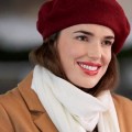 Elizabeth Henstridge dans un t�l�film de No�l !