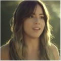 Chloe Bennet fait la promo du nouveau drone de DJI !