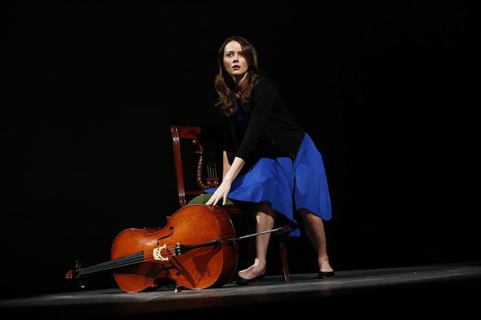 La violoncelliste Audrey Nathan (Amy Acker) 