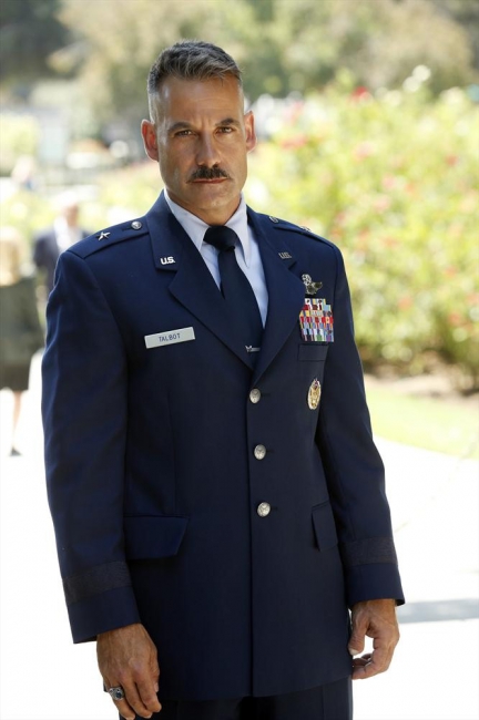 Glenn Talbot (Adrian Pasdar)