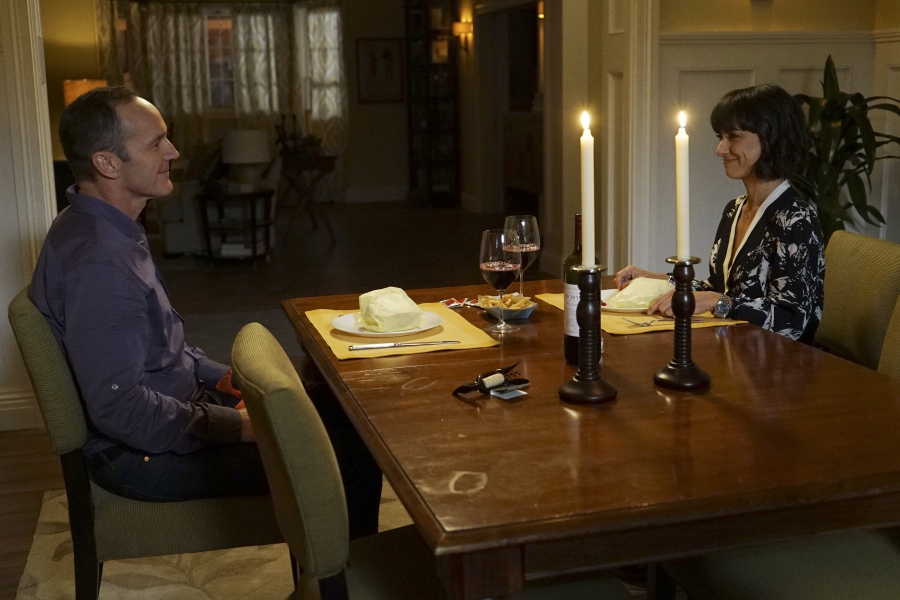 Coulson et Rosalind autour de la table