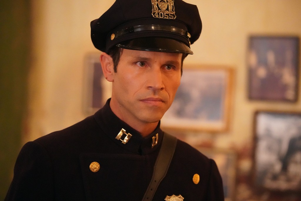 Capitaine Terrence Luke (Tobias Jelinek)