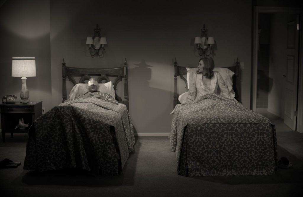 Wanda (Elizabeth Olsen) et Vision (Paul Bettany) dans leur chambre