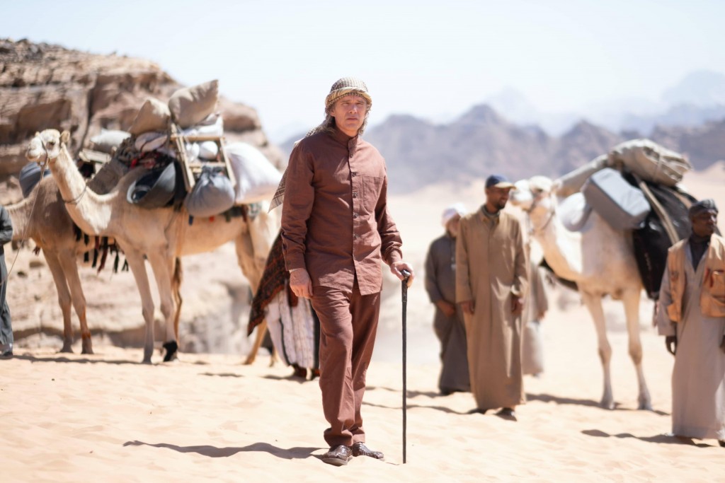 Arthur Harrow (Ethan Hawke) dans le désert