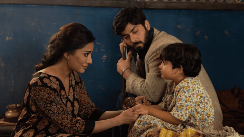 Aisha (Mehwish Hayat), Hasan (Fawad Khan) et leur fille Sana