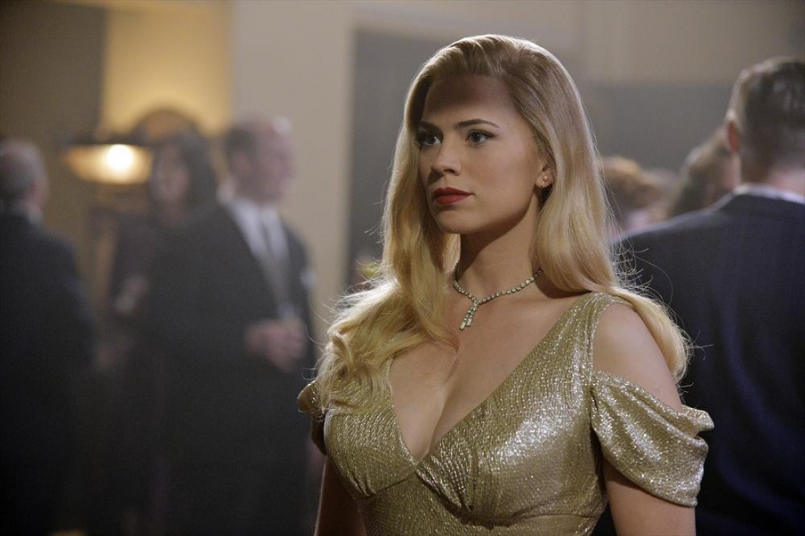 Peggy Carter (Hayley Atwell) est blonde