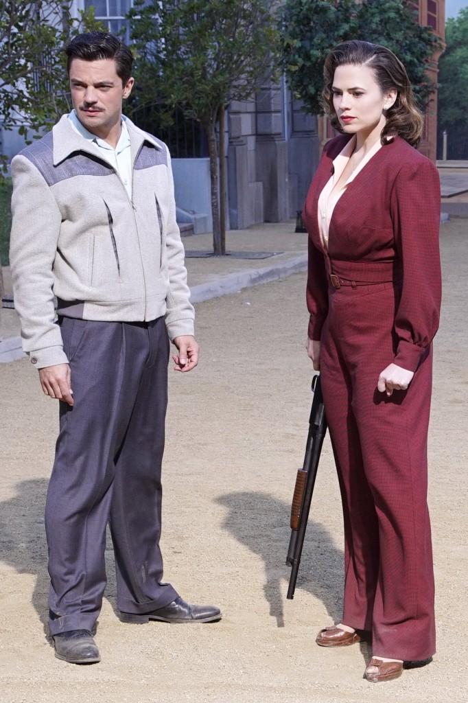 Howard Stark (Dominic Cooper) et Peggy Carter deux vieux amis