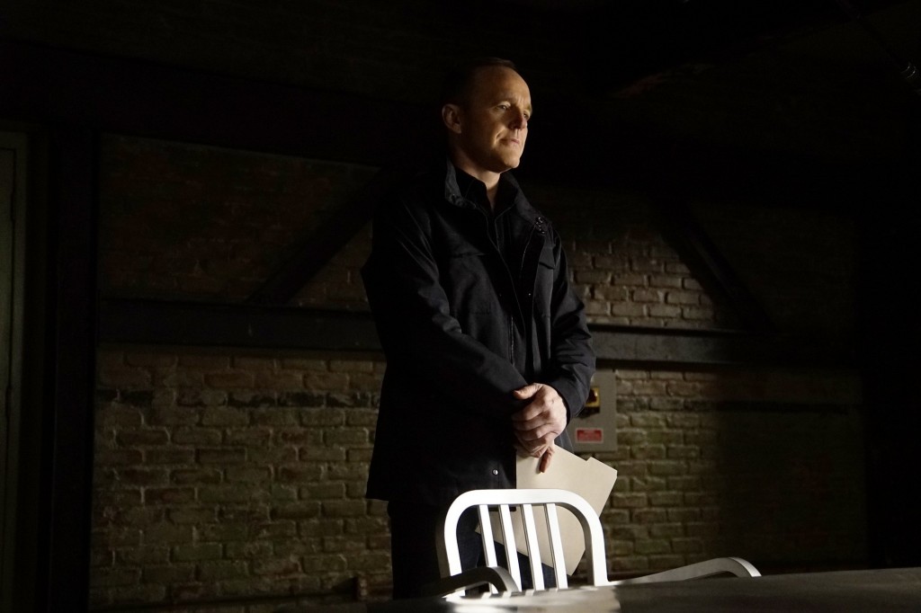 Coulson (Clark Gregg) en salle d'interrogatoire