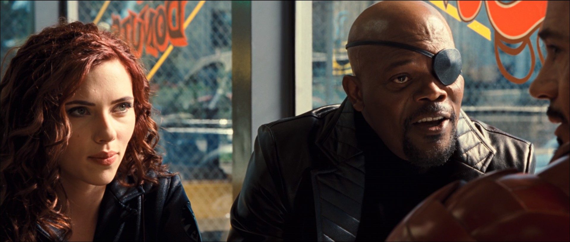 Natasha Romanoff, Nick Fury et Tony Stark dans le film MARVEL Iron Man 2