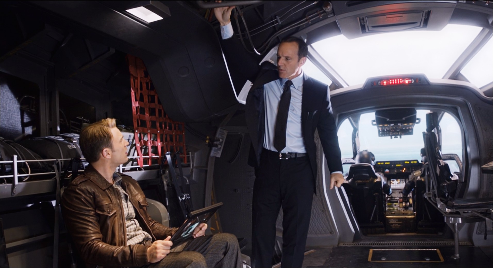 Phil Coulson et Steve Rogers dans le film MARVEL Avengers