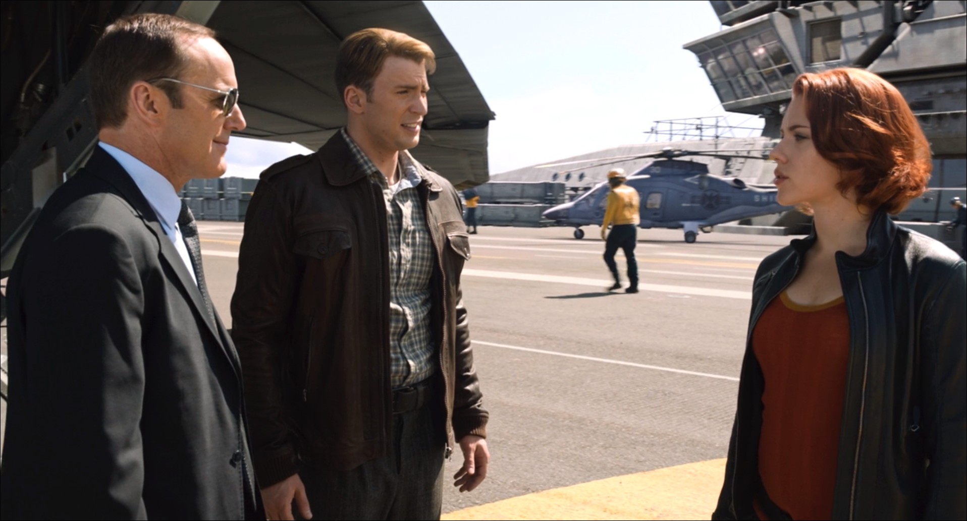 Phil Coulson, Steve Rogers et Natasha Romanoff dans le film MARVEL Avengers