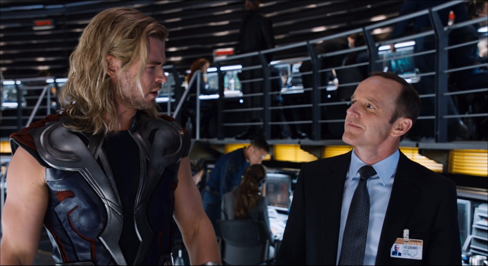 Phil Coulson et Thor dans le film MARVEL Avengers